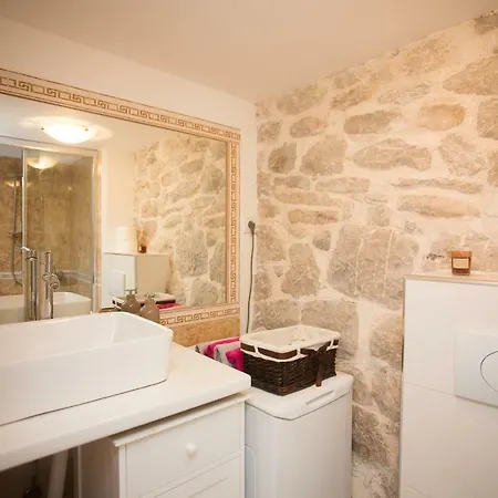 House - Dama ספליט