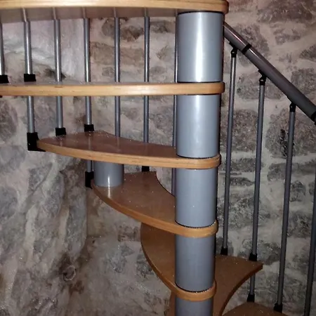 Apartment House - Dama *
