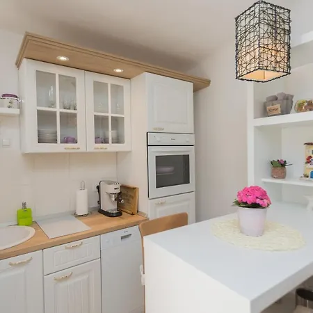House - Dama Apartment Split