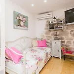 House - Dama *
